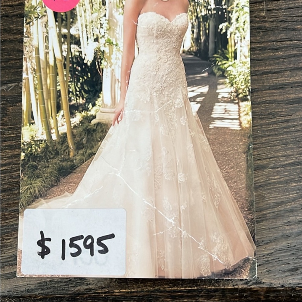 Casablanca lace and tulle wedding gown - Picture 2 of 5